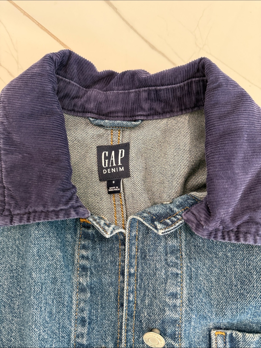 GAP Blue Denim Jacket with Dark Navy Contrast Collar - Picture 2 of 4